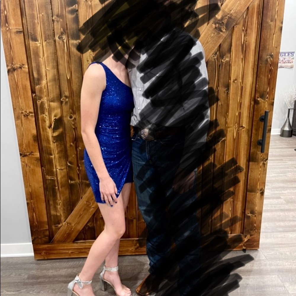 00 La Femme homecoming dress
